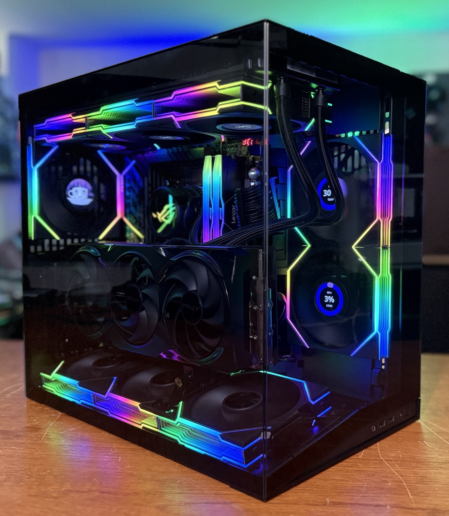 Specialbyggd speldator med glaschassi och RGB